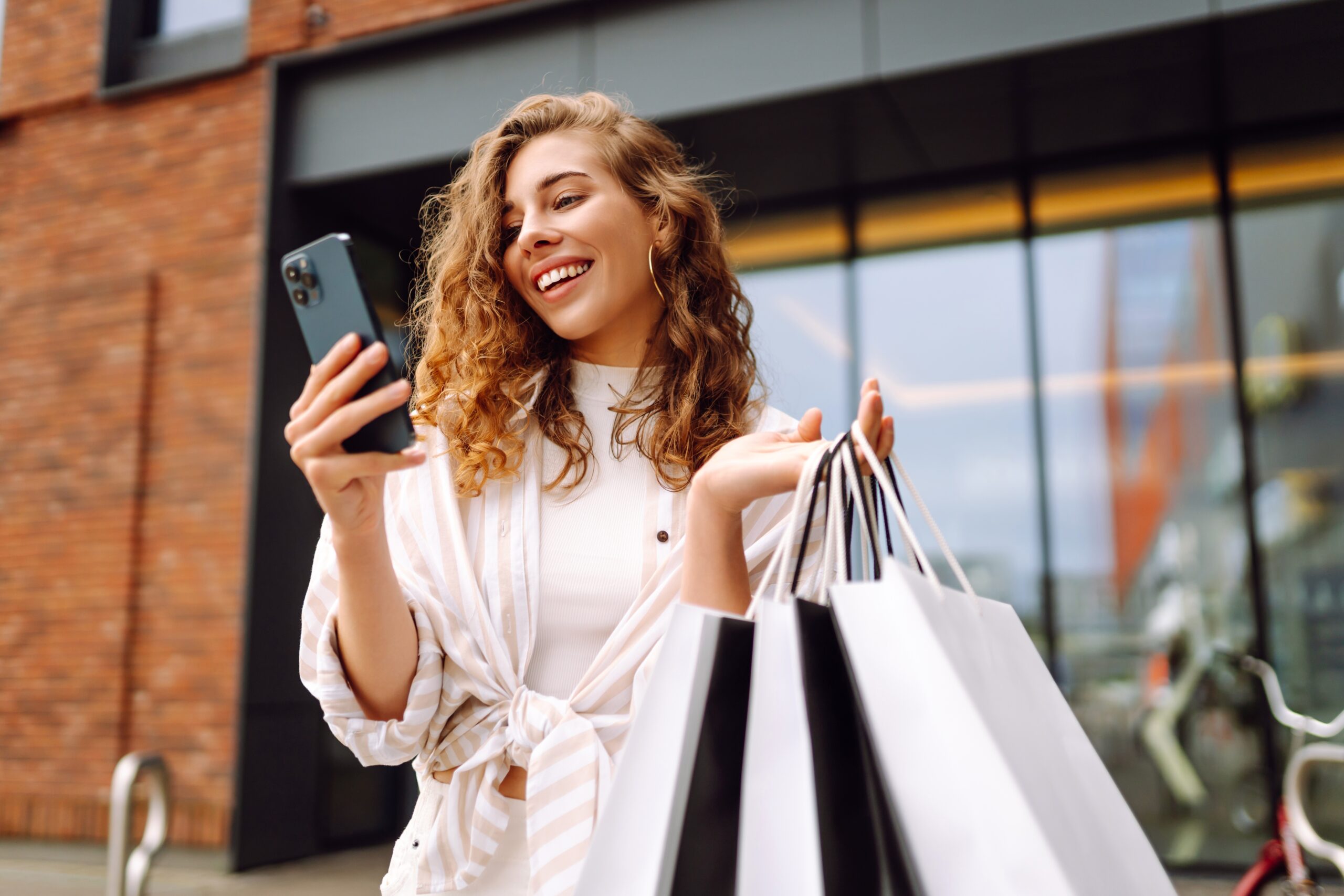 woman shopping, retail intent data, woman online shopping, woman showing retail intent